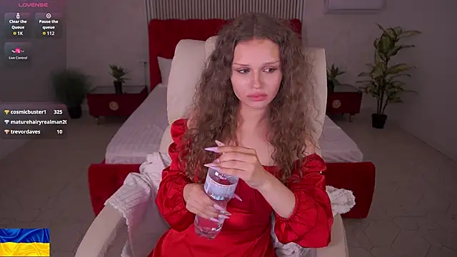 CurlyElina live