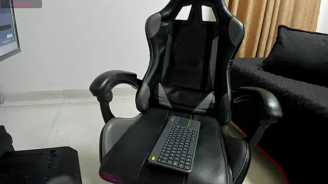 Ithan_Hott live