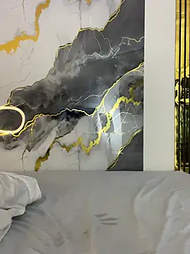 MiticaBrennet_ live