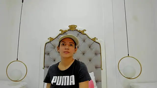 Skylerwhite02 live