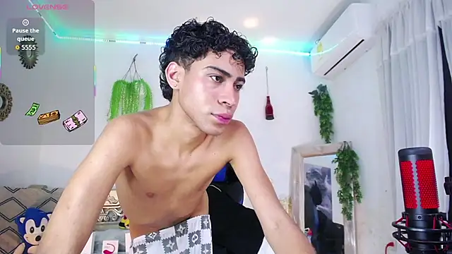 huge_armound live