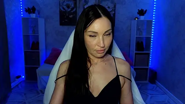 NikoleMills live