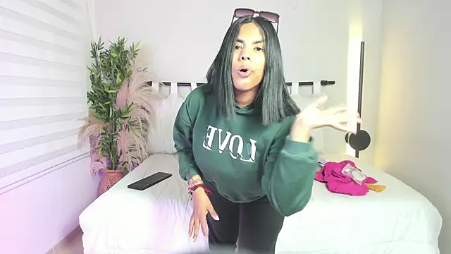 Ambar_jhones__ live