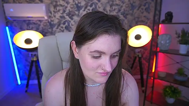 EmmyCharmm live