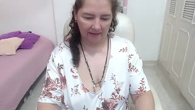 leonela_69 live