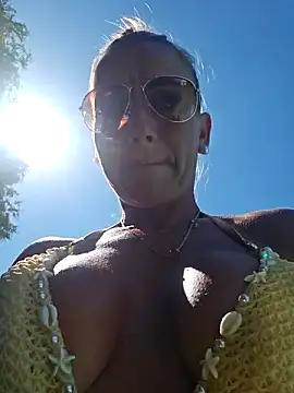 housewifebella live