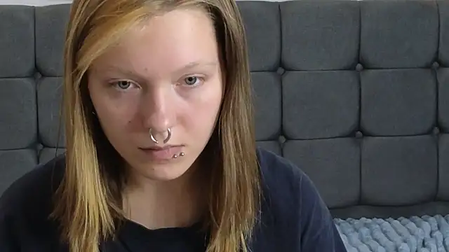LauraLowe live