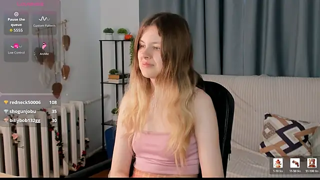 Glitch_Doll live