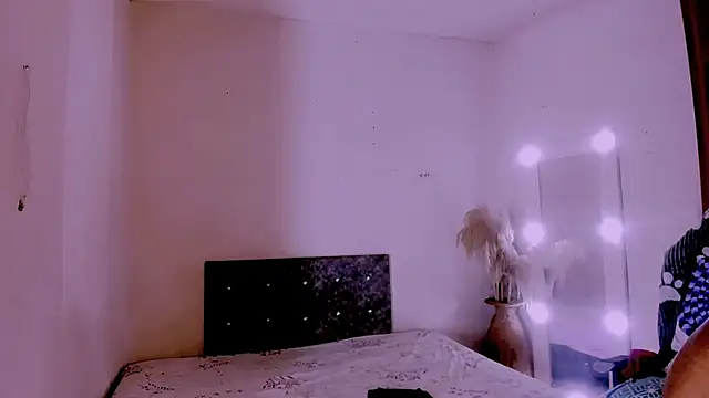 carolinemiller7 live