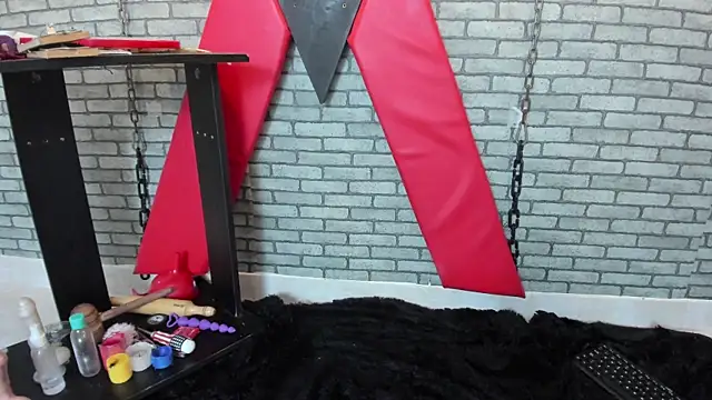 hillary_bigbutt live