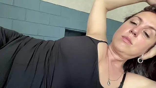 Jolenya live