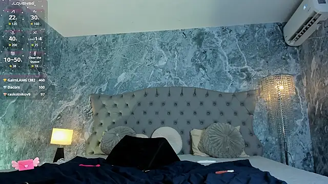 Aprillbrunette live