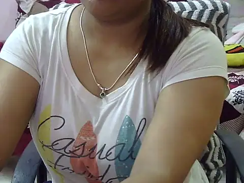 Bold_Pooja live