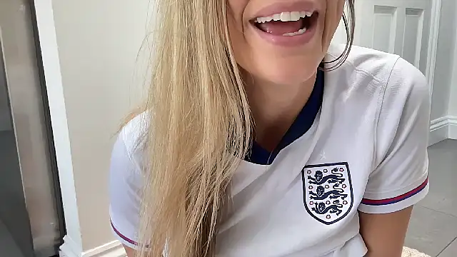 MrsMollyWilde live