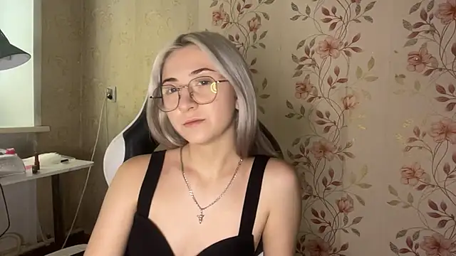 WhitePowerGirl live