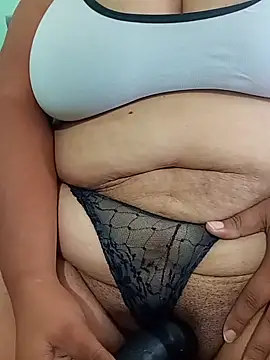 latina_bigtitss live