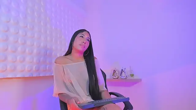 Scarlett_fox_atelier live