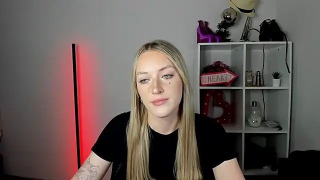 EvelynBlond live