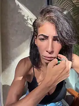Yasmiinee live