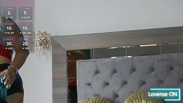 Lorehottie live