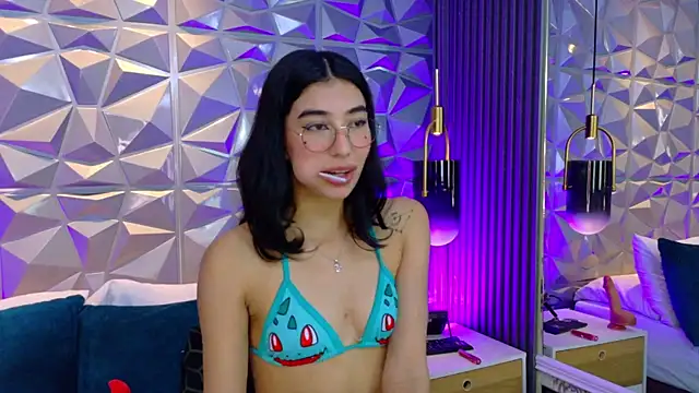 AdelineJhones live