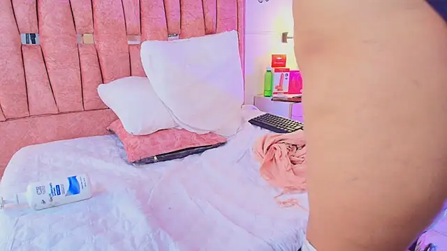 Mia_Hony live