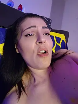 AryaSummersReal live