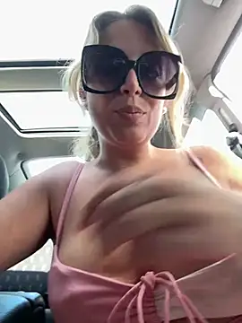 AnissaHale live
