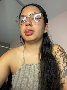 Rosita_forever_ live