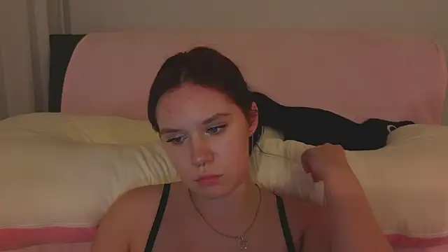 Mia_Luw live