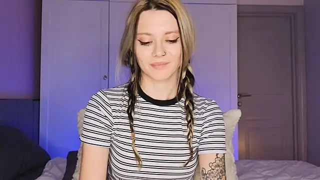 AliceTease live
