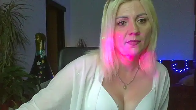 LunaaKiss live