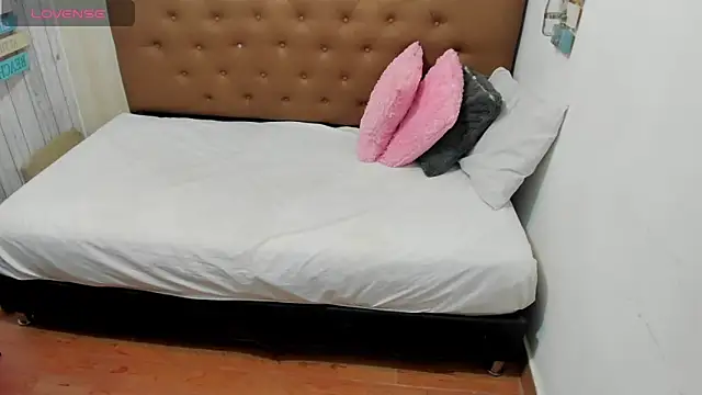 Yeseniaa_25 live