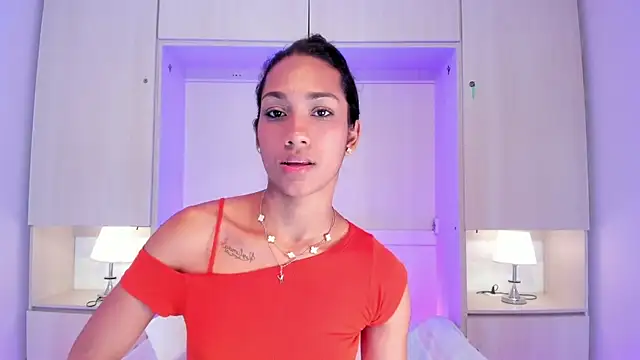 AnahiCollins live