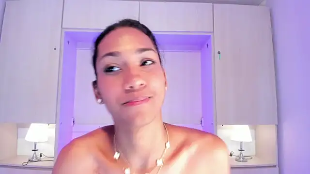 AnahiCollins live