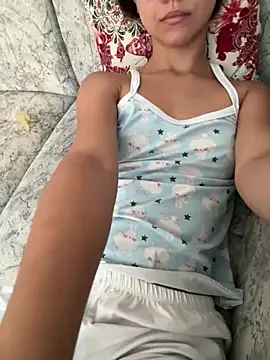 Sexy_emily_outdoors_ live