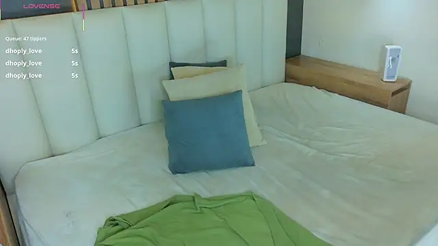 AhslyEvans__ live