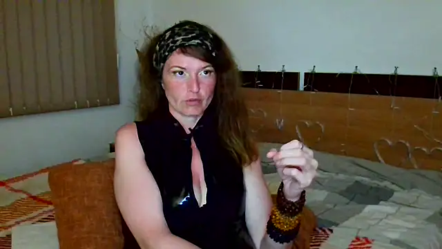 LoveElenika live