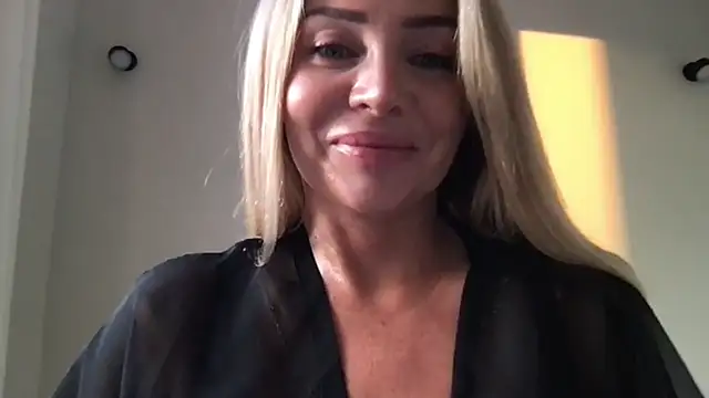 Chloeblond live
