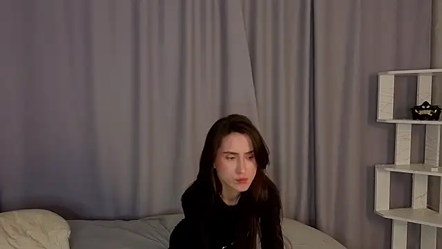 DelphineDowst live