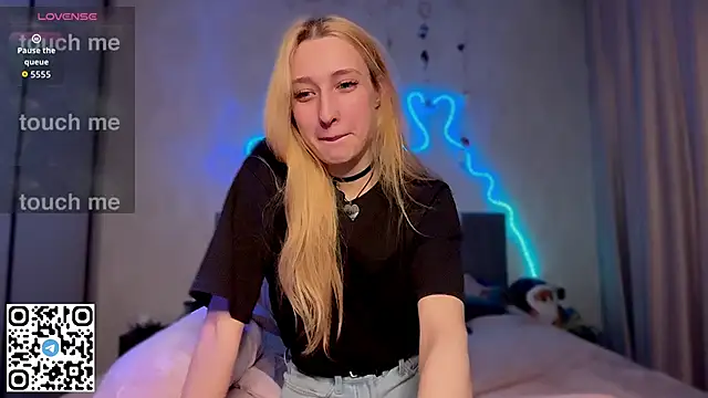 Emma_Willson live