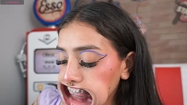 miss_collins live