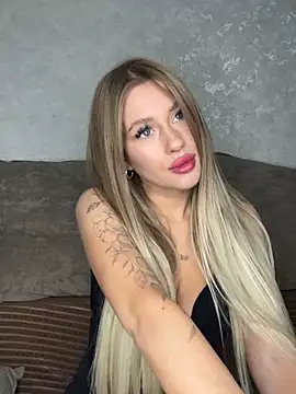 Tiffany_Kissss live