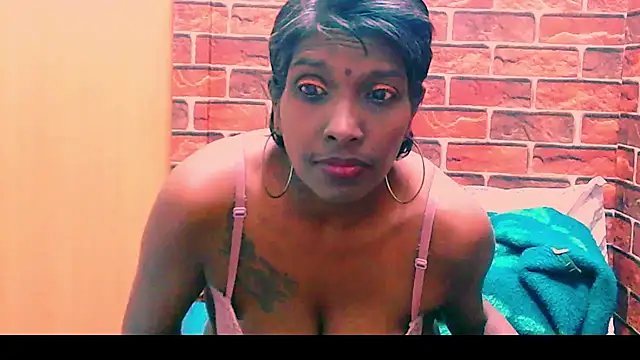Fuckable_Nasty_MILF live