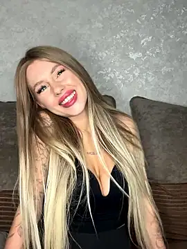 Tiffany_Kissss live