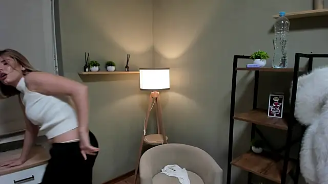 BossyPeach live
