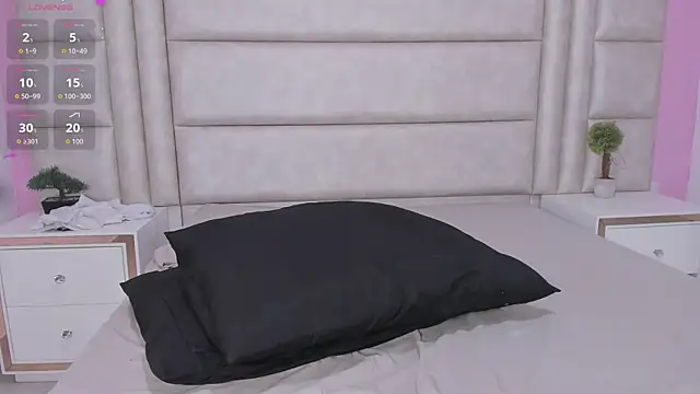 Liia_Collins live
