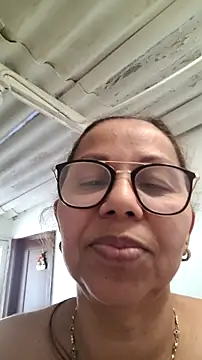 Ladymilf12 live