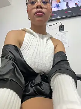 Susan_Voltaire live