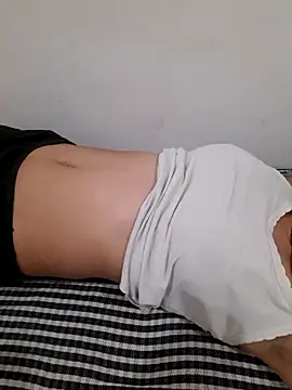 Meenakshi_rajput live